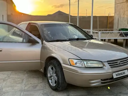 Toyota Camry 1998 года за 3 700 000 тг. в Жанаозен – фото 2