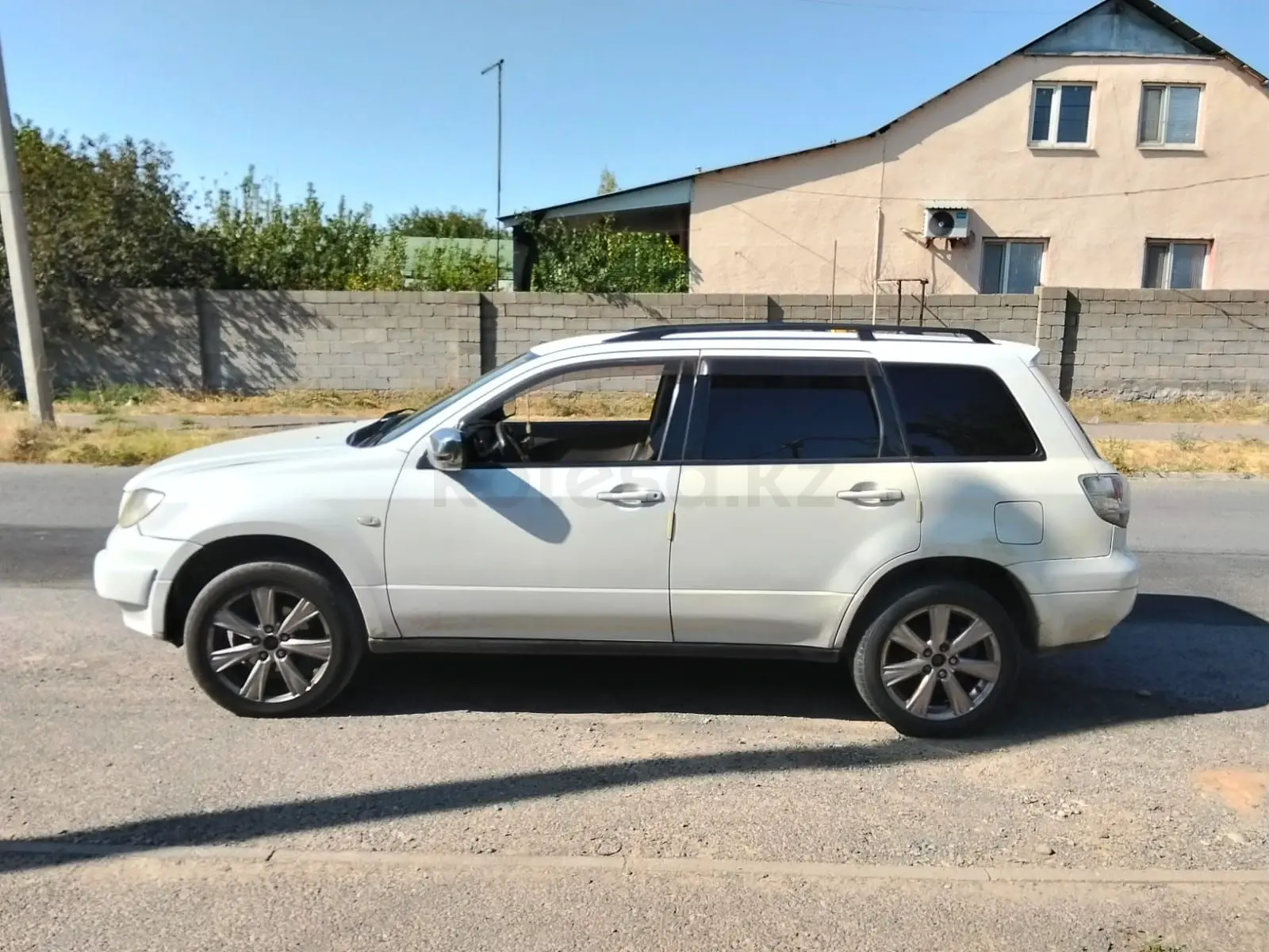 Mitsubishi Airtrek, 2002