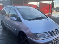 Volkswagen Sharan 1997 года за 1 500 000 тг. в Астана