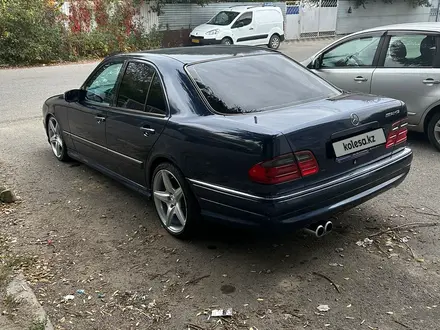 Mercedes-Benz E 500 1999 года за 4 200 000 тг. в Алматы – фото 2