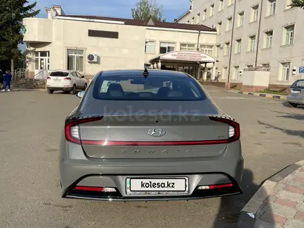 Hyundai Sonata 2023 года за 14 200 000 тг. в Щучинск – фото 2