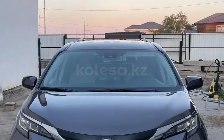 Toyota Sienna 2022 года за 23 500 000 тг. в Атырау