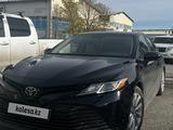 Toyota Camry 2017 года за 11 300 000 тг. в Атырау – фото 2