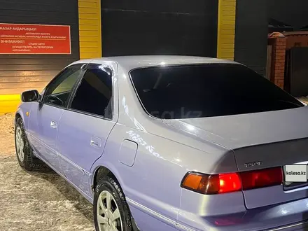 Toyota Camry 1998 года за 3 150 000 тг. в Актобе – фото 4