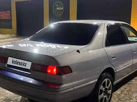 Toyota Camry 1998 года за 3 150 000 тг. в Актобе – фото 5
