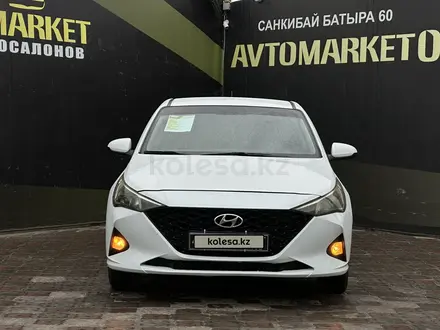 Hyundai Accent 2021 года за 6 500 000 тг. в Актобе – фото 2