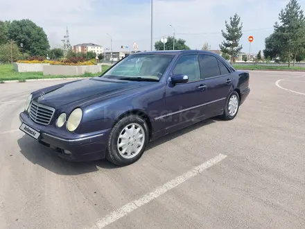 Mercedes-Benz E 280 2001 года за 3 800 000 тг. в Тараз – фото 2