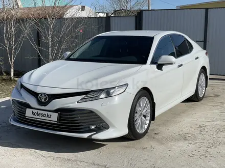 Toyota Camry 2019 года за 14 700 000 тг. в Атырау