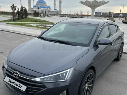 Hyundai Elantra 2019 года за 8 300 000 тг. в Астана