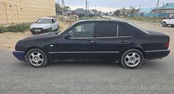 Mercedes-Benz E 280 1998 года за 2 500 000 тг. в Аральск – фото 2
