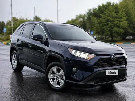 Toyota RAV4 2020 года за 9 400 000 тг. в Актобе – фото 3