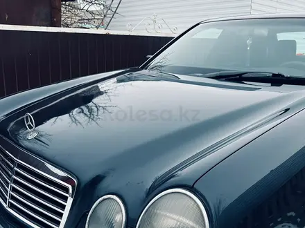 Mercedes-Benz E 220 1997 года за 2 750 000 тг. в Тарановское – фото 2