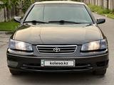 Toyota Camry 2001 года за 4 500 000 тг. в Алматы – фото 2
