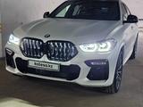 BMW X6 2021 года за 45 000 000 тг. в Костанай – фото 2