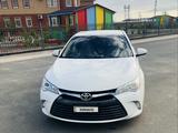 Toyota Camry 2015 года за 6 400 000 тг. в Атырау – фото 2