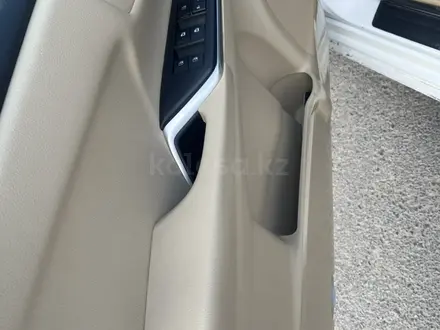 Toyota Camry 2015 года за 6 400 000 тг. в Атырау – фото 7