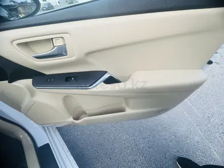 Toyota Camry 2015 года за 6 400 000 тг. в Атырау – фото 10