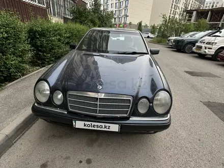 Mercedes-Benz E 230 1996 года за 2 100 000 тг. в Алматы – фото 4