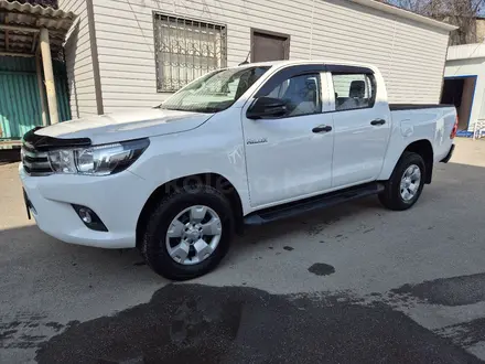 Toyota Hilux 2018 года за 16 700 000 тг. в Алматы