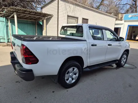 Toyota Hilux 2018 года за 16 700 000 тг. в Алматы – фото 4