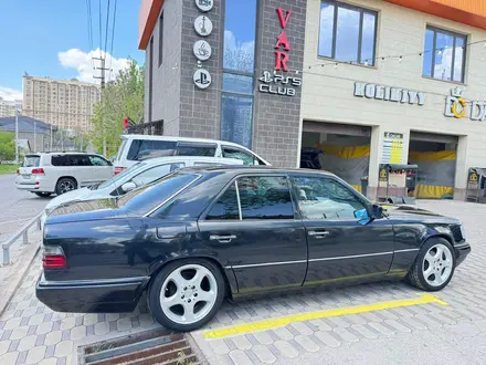Mercedes-Benz E 220 1995 года за 2 500 000 тг. в Шымкент – фото 4