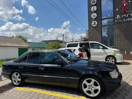 Mercedes-Benz E 220 1995 года за 2 500 000 тг. в Шымкент – фото 6