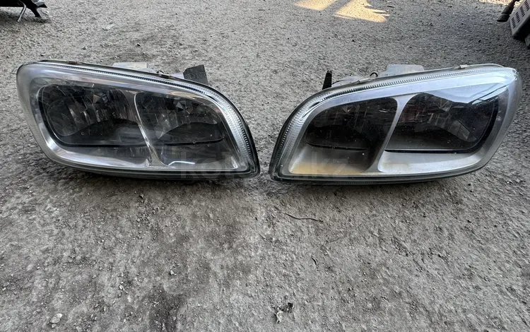 Стекло на фару левый правый рестайлинг за 25 000 тг. в Алматы