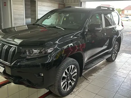 Toyota Land Cruiser Prado 2021 года за 31 900 000 тг. в Караганда