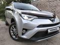 Toyota RAV4 2017 года за 15 200 000 тг. в Семей