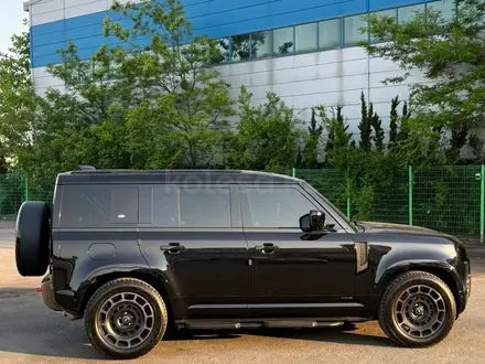 Land Rover Defender Outbound 2025 года за 46 200 000 тг. в Алматы – фото 22