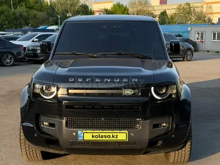 Land Rover Defender Outbound 2025 года за 46 200 000 тг. в Алматы