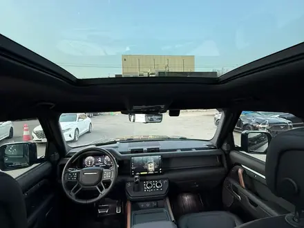 Land Rover Defender Outbound 2025 года за 46 200 000 тг. в Алматы – фото 34