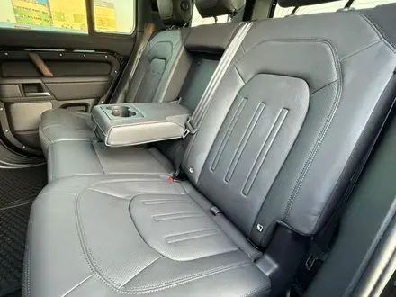 Land Rover Defender Outbound 2025 года за 46 200 000 тг. в Алматы – фото 16