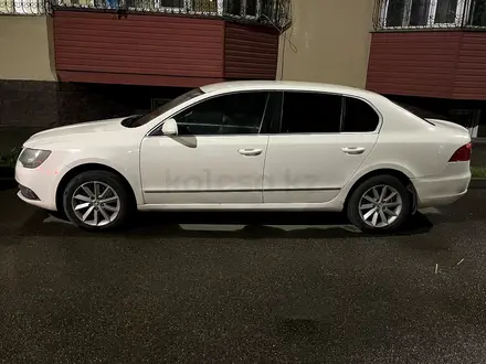 Skoda Superb 2013 года за 6 000 000 тг. в Алматы – фото 2