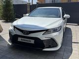 Toyota Camry 2021 года за 12 100 000 тг. в Караганда – фото 2