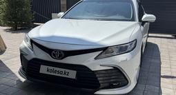 Toyota Camry 2021 года за 12 900 000 тг. в Караганда – фото 2
