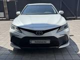 Toyota Camry 2021 года за 12 100 000 тг. в Караганда