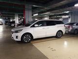 Kia Carnival 2015 года за 11 000 000 тг. в Астана – фото 4