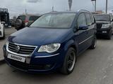 Volkswagen Touran 2009 годаүшін3 500 000 тг. в Астана – фото 2