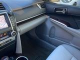 Toyota Camry 2014 года за 10 500 000 тг. в Экибастуз – фото 2