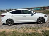 Hyundai Elantra 2018 года за 4 000 000 тг. в Актобе – фото 2