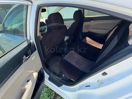 Hyundai Elantra 2018 года за 4 000 000 тг. в Актобе – фото 6