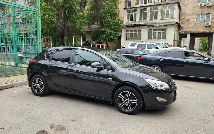 Opel Astra 2012 года за 4 000 000 тг. в Алматы