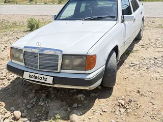 Mercedes-Benz E 230