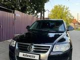 Volkswagen Touareg 2007 года за 6 450 000 тг. в Алматы – фото 3