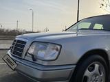 Mercedes-Benz E 280 1993 года за 3 500 000 тг. в Туркестан – фото 4