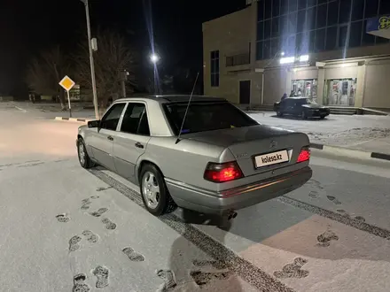 Mercedes-Benz E 280 1993 года за 3 000 000 тг. в Туркестан
