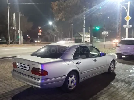 Mercedes-Benz E 320 1996 года за 3 500 000 тг. в Талдыкорган – фото 48