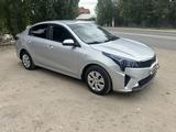 Kia Rio 2021 года за 6 400 000 тг. в Актобе – фото 2