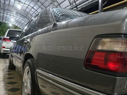 Mercedes-Benz E 220 1994 года за 5 500 000 тг. в Шымкент – фото 6
